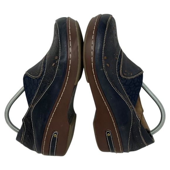 L'Artiste Spring Step Burbank Closed Back Leather Clog Embossed Floral Design - Picture 7 of 15